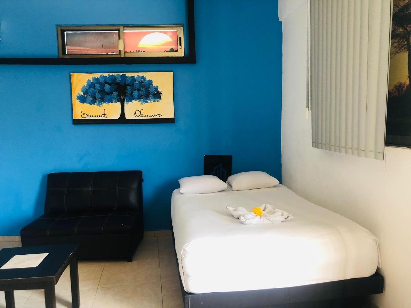 Easy Hotel Плая дел Кармен Екстериор снимка