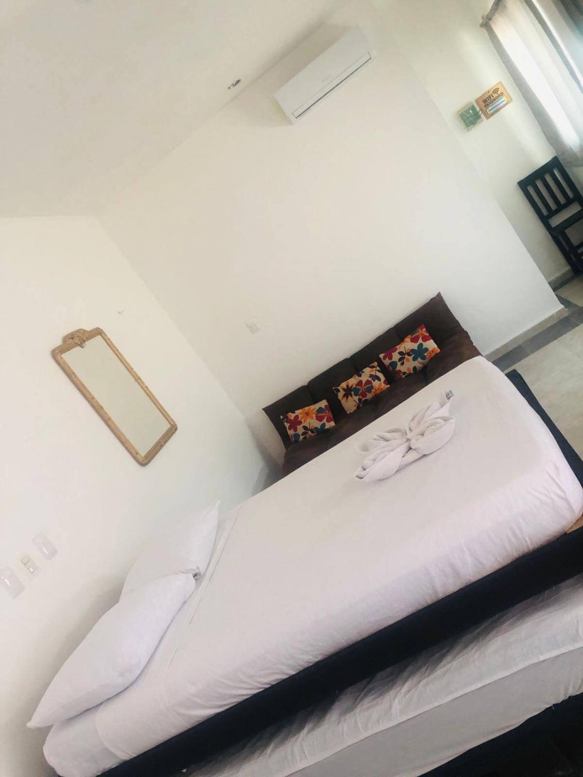 Easy Hotel Плая дел Кармен Екстериор снимка